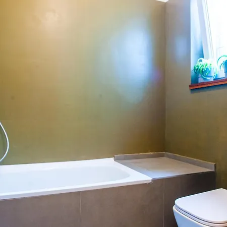 Spacious 2 Story Loft W Balcony Near Opera, Andrassy