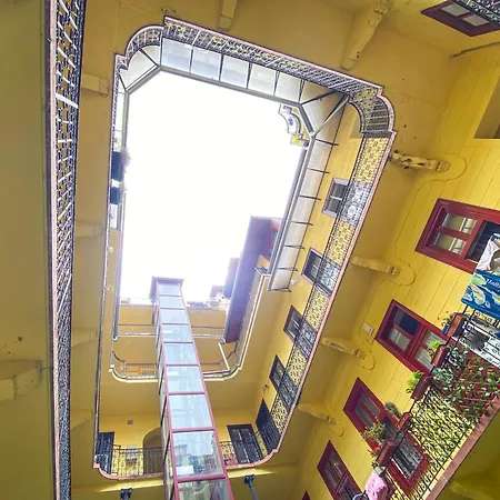 Spacious 2 Story Loft W Balcony Near Opera, Andrassy * Budapeszt