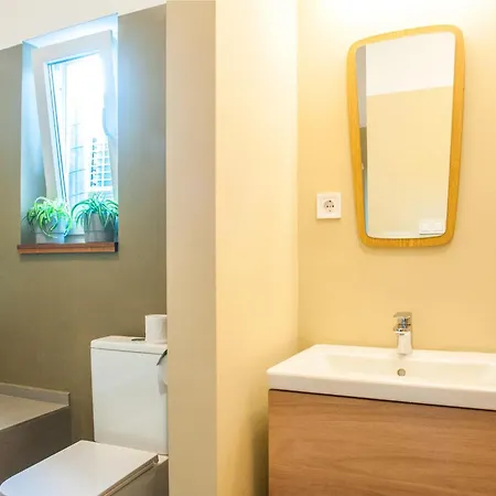Spacious 2 Story Loft W Balcony Near Opera, Andrassy Budapeszt