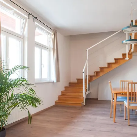 Apartamento Spacious 2 Story Loft W Balcony Near Opera, Andrassy Budapeste