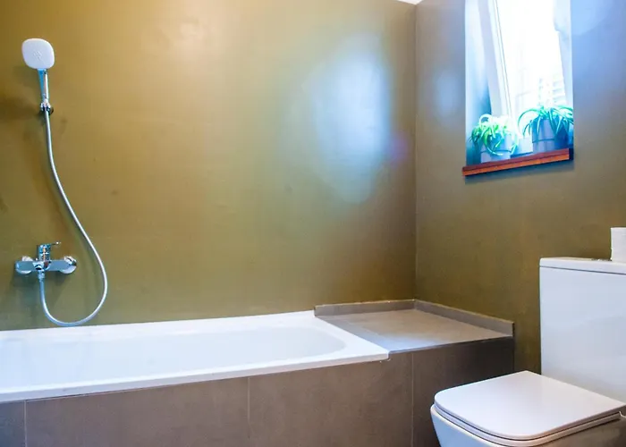 Spacious 2 Story Loft W Balcony Near Opera, Andrassy