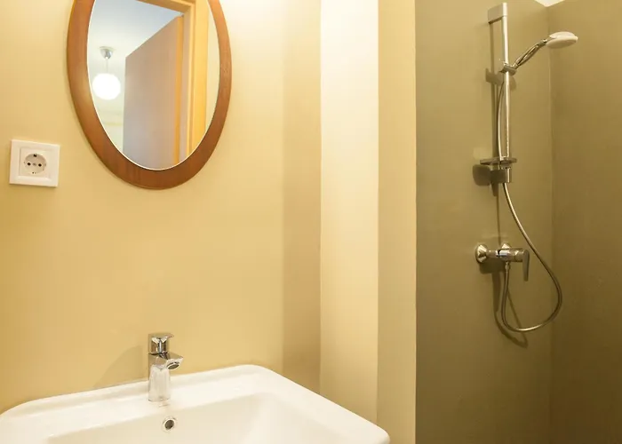 Spacious 2 Story Loft W Balcony Near Opera, Andrassy Apartament *