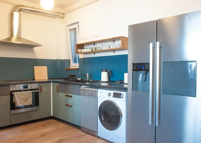 Spacious 2 Story Loft W Balcony Near Opera, Andrassy * Budapesta